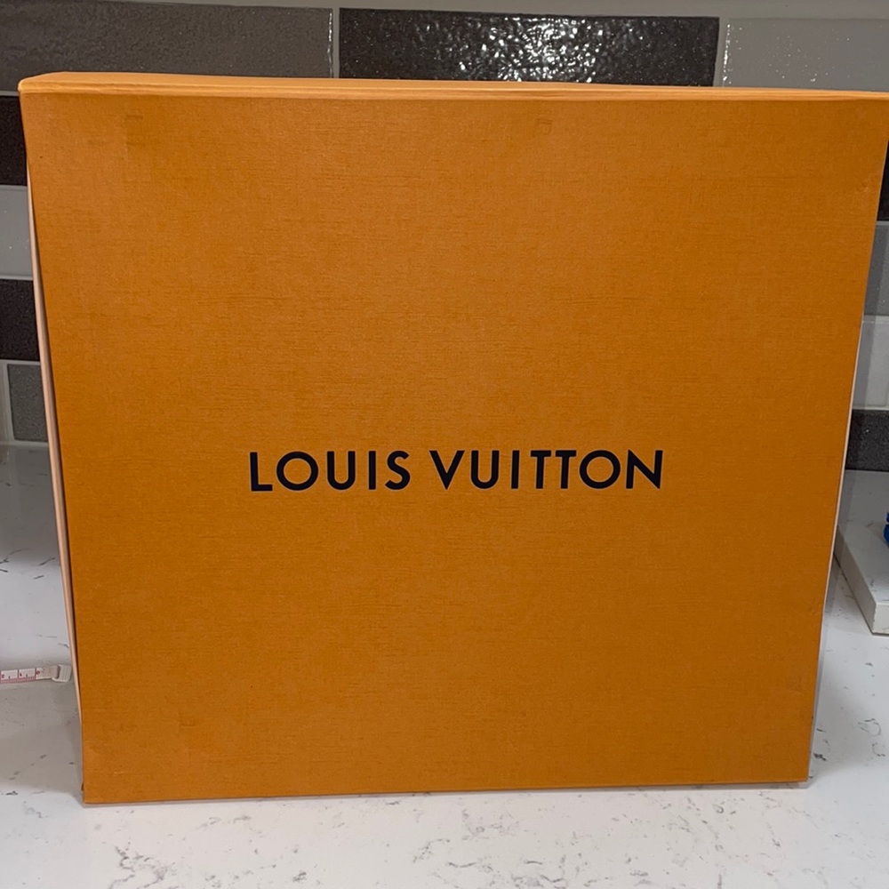 Louis Vuitton Box!